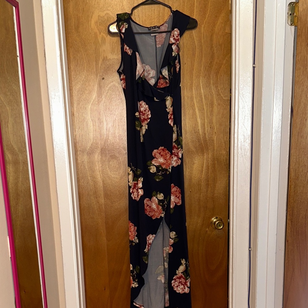 Chic Floral Maxi Dress in Navy and Pink